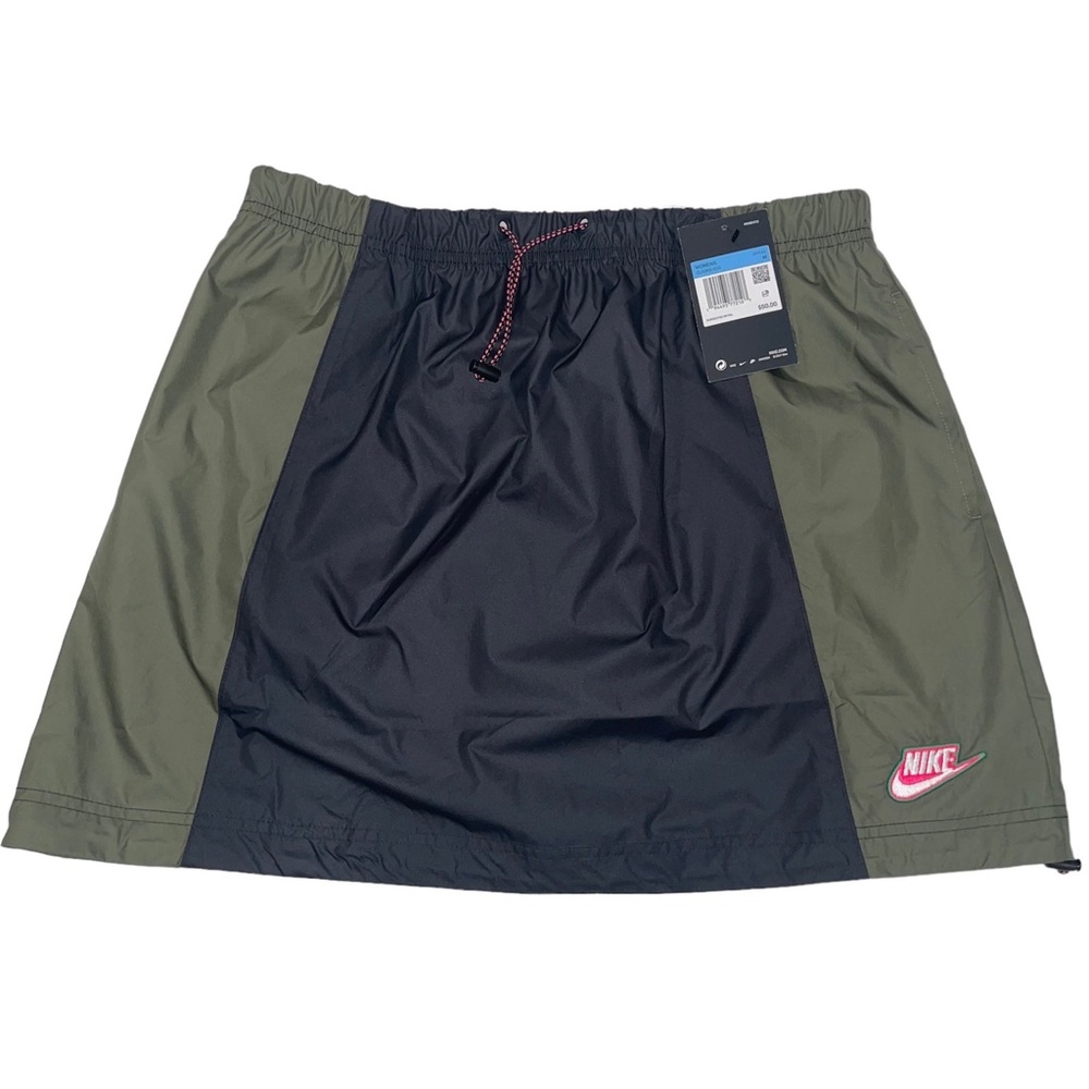 SOLD***Nike NSW Icon Clash Woven Skirt